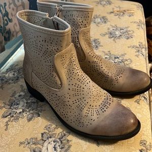 2 lips too ankle boots. Cream colored with tan dyed toes for effect.